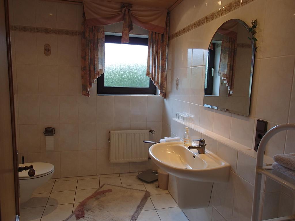 Ferienwohnung Meisenthal nähe Nürburgring Kelberg Zimmer foto
